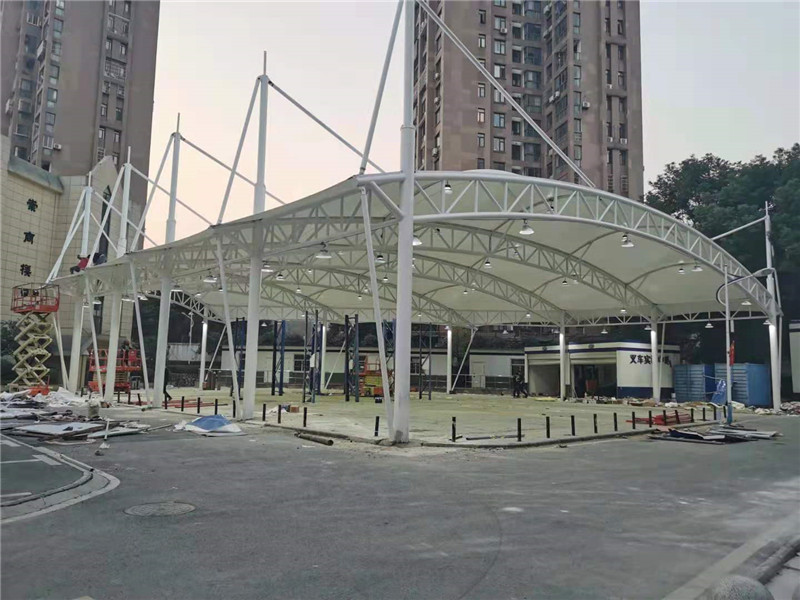 武漢市供銷學?；@球場膜結(jié)構(gòu)建筑